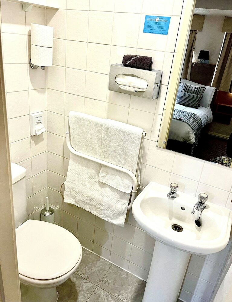 Фото Clifton Court Metro Hotel