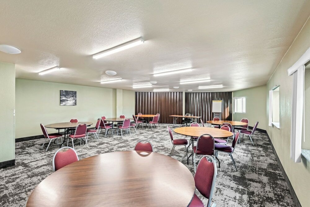 Фото Days Inn by Wyndham West Des Moines