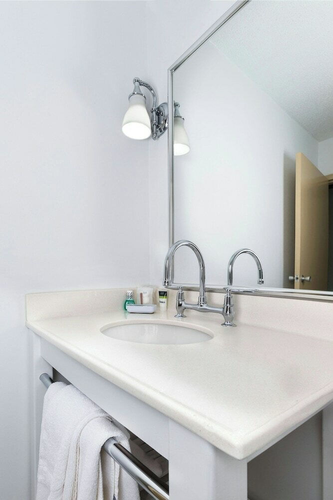 Фото Four Points by Sheraton Asheville Downtown