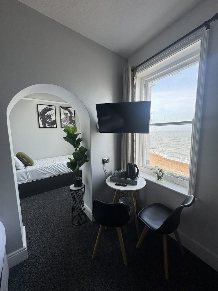 Фото Oyo Marine Parade Hotel
