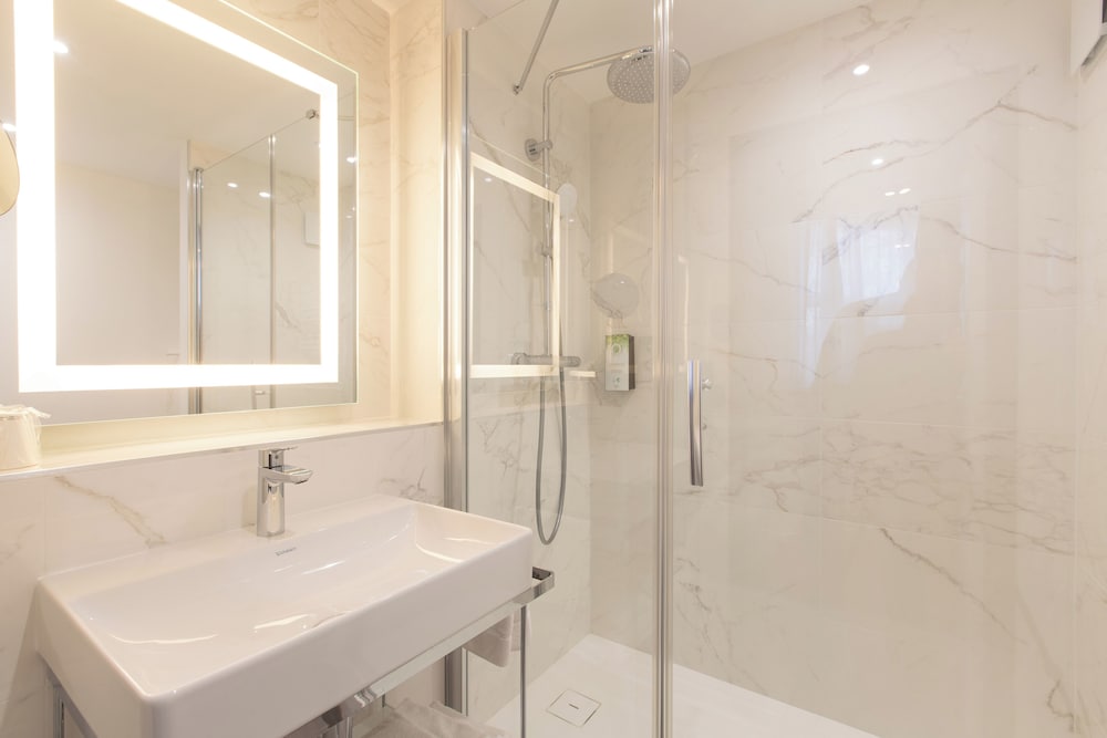 Фото Campanile Reims Centre Cathedrale