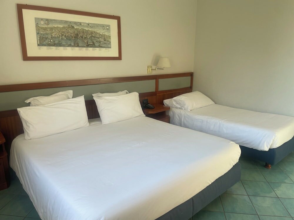 Фото Hotel Marad