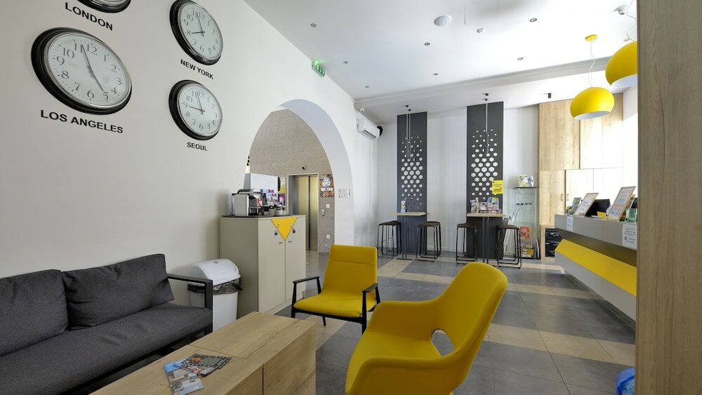 Фото The Hive Party Hostel
