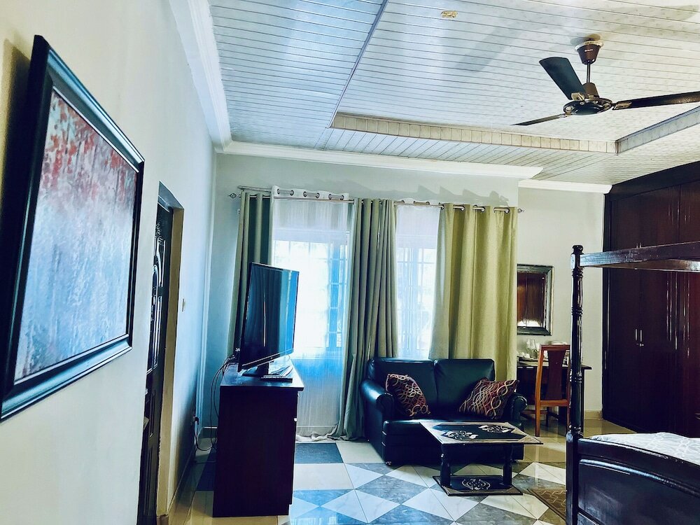 Фото Coconut Pointe Villa & Beach Resort