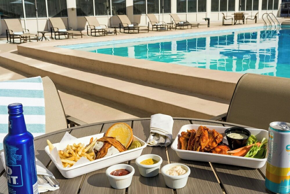 Фото Sheraton Indianapolis City Centre Hotel