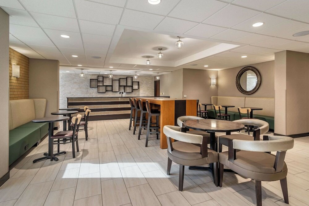 Фото Drury Inn & Suites Atlanta Airport