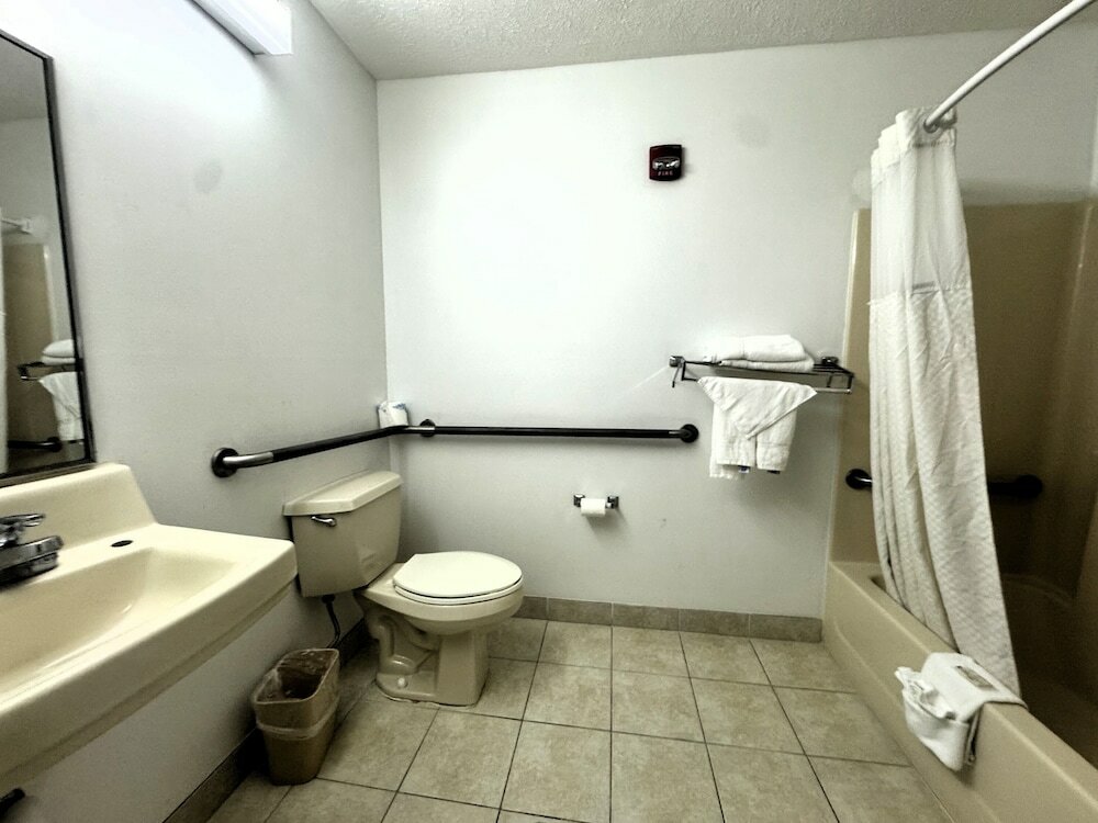 Фото Microtel Inn & Suites by Wyndham Meridian