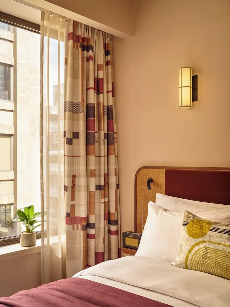 Фото Devonshire Club & Hotel