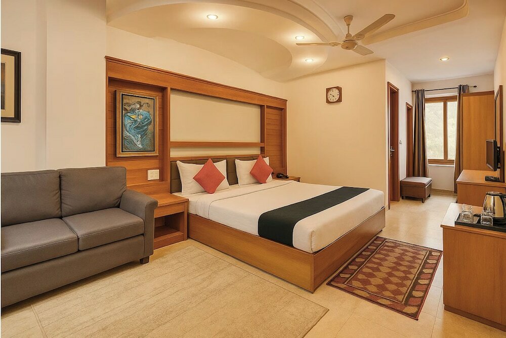Фото Hotel Tjs Royale