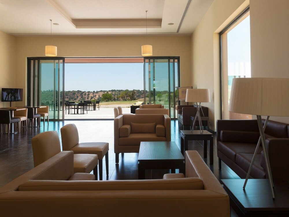 Фото Nau Morgado Golf & Country Club