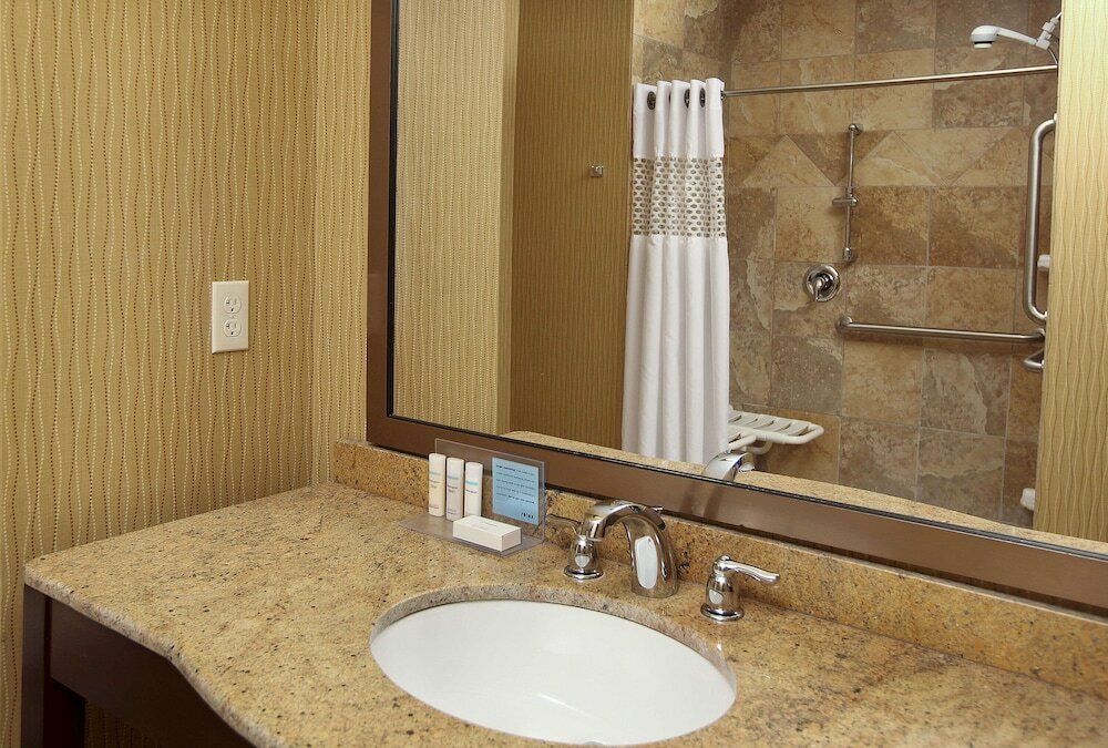 Фото Hampton Inn & Suites by Hilton Fargo Medical Center