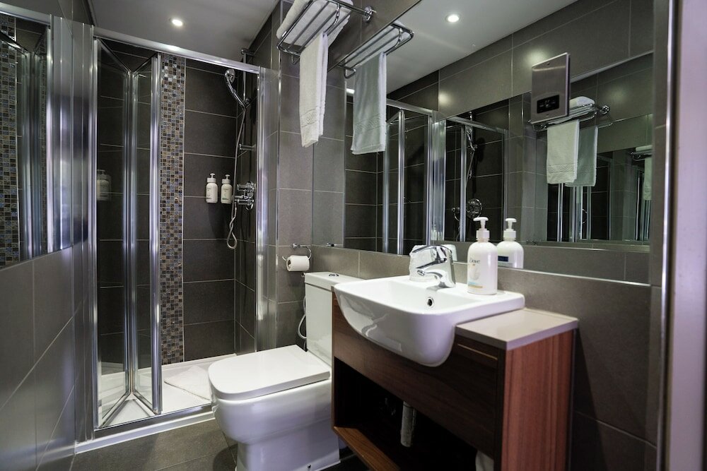 Фото London Court Hotel