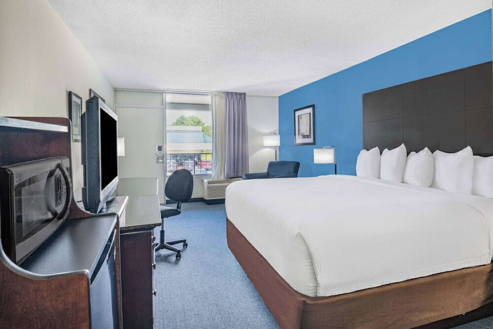 Фото Days Inn and Suites by Wyndham Oxford