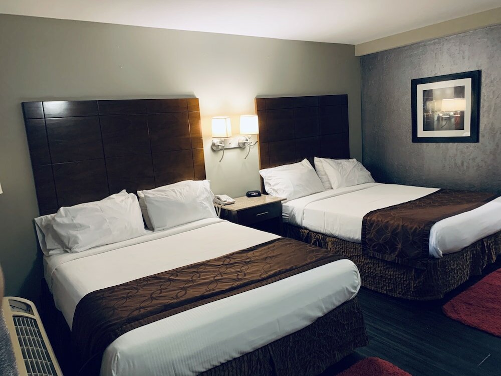 Фото Ramada by Wyndham Rockville Centre