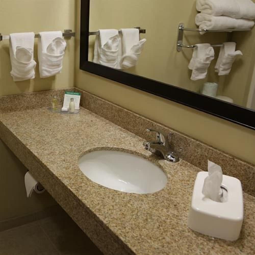 Фото Cobblestone Hotel & Suites - Wayne