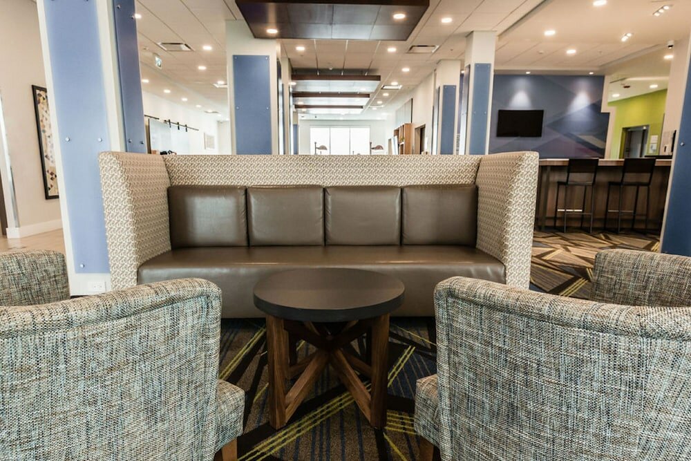 Фото Holiday Inn Express & Suites Edmonton N - St. Albert, an Ihg Hotel
