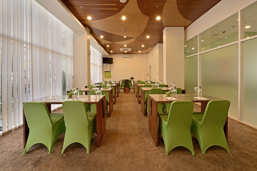 Фото Whiz Hotel Malioboro Yogyakarta