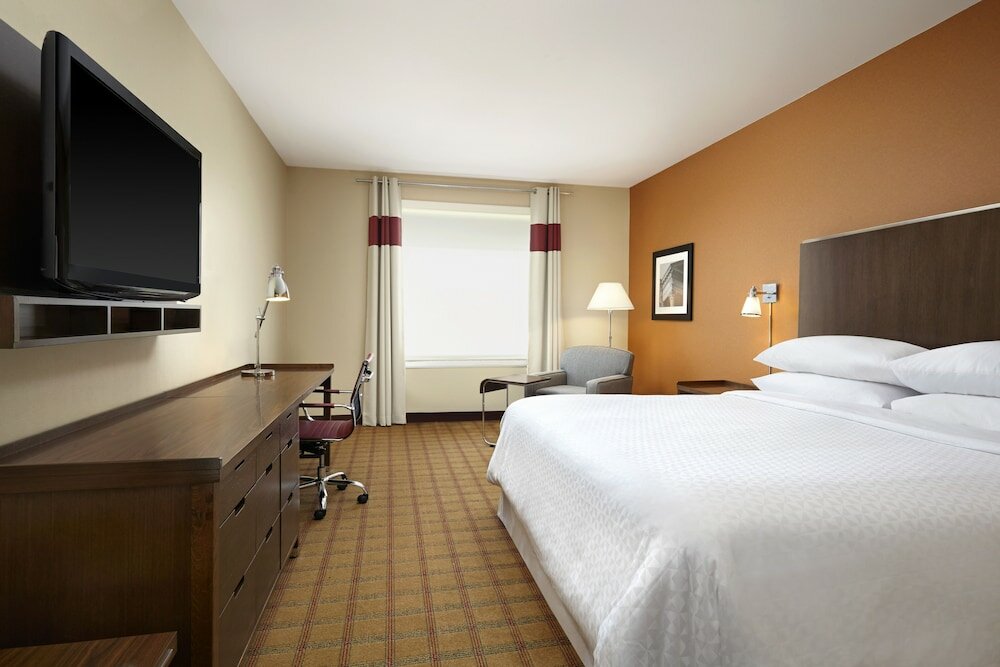 Фото Four Points by Sheraton Edmonton International Airport
