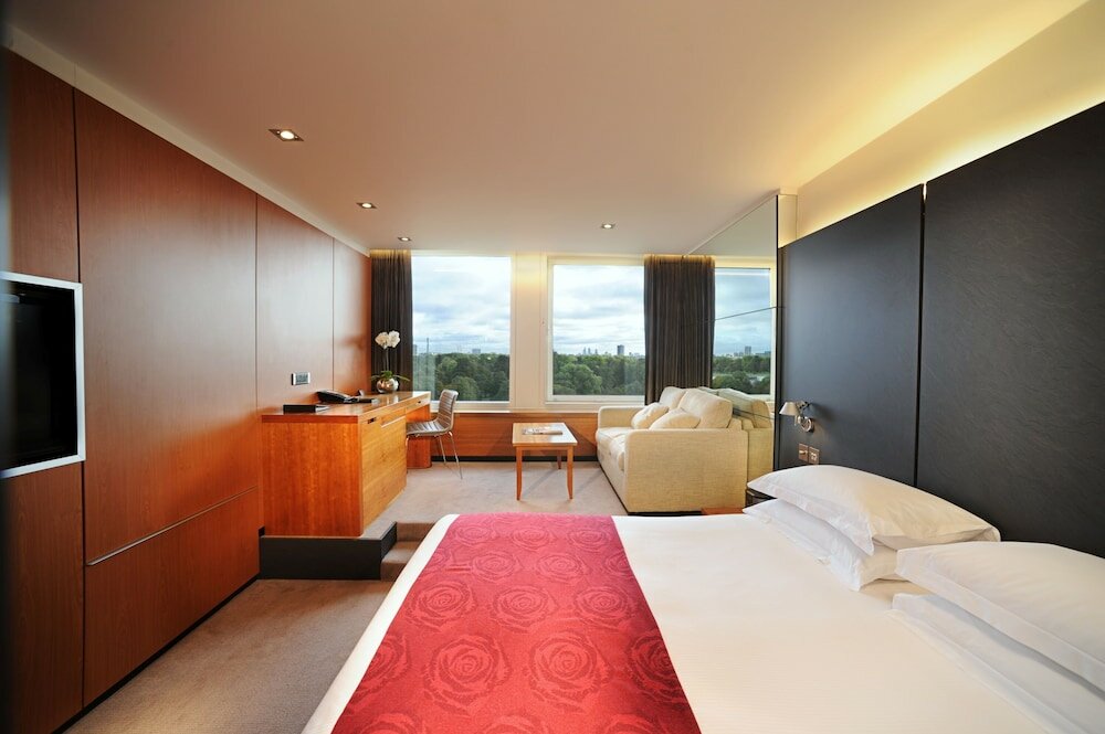 Фото Royal Garden Hotel