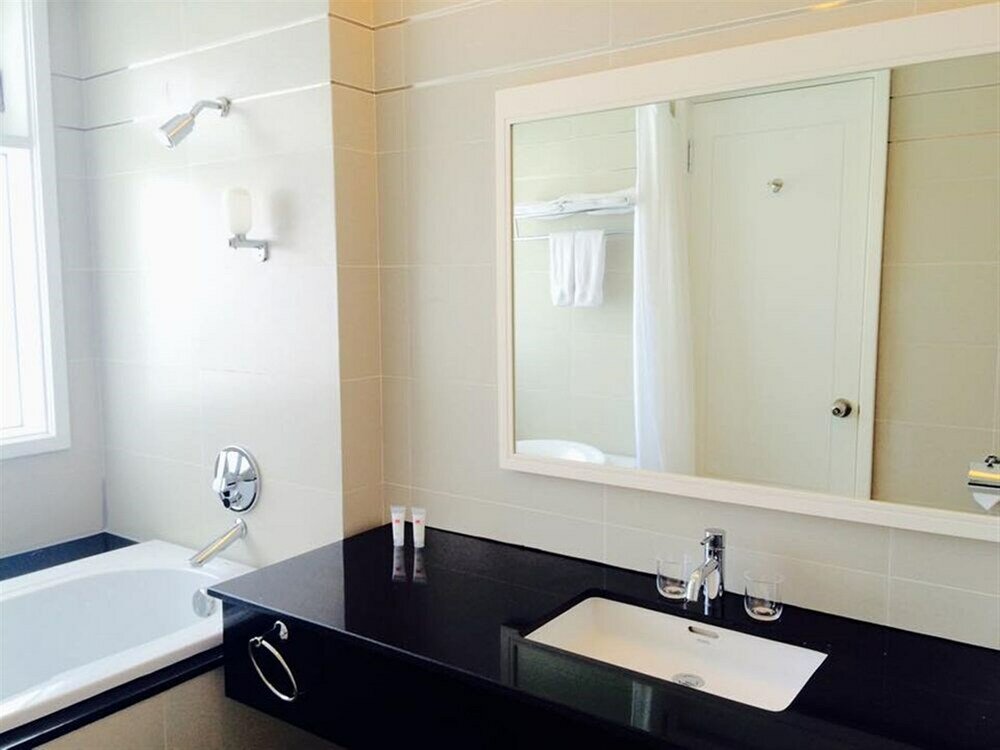 Фото Nhi Phi Hotel