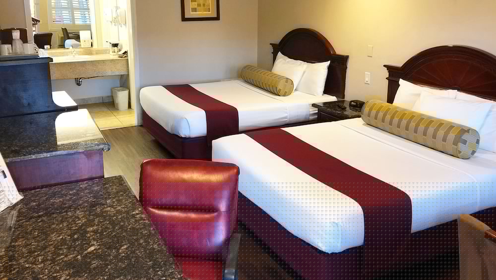 Фото Dynasty Suites Hotel Riverside