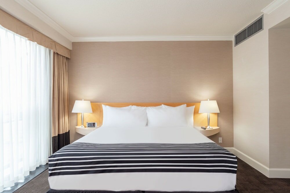 Фото Sandman Signature Vancouver Airport Hotel & Resort
