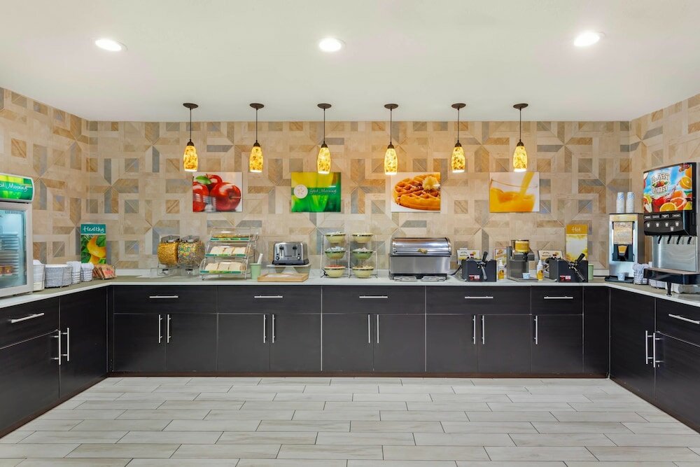 Фото Quality Inn & Suites Plano East - Richardson