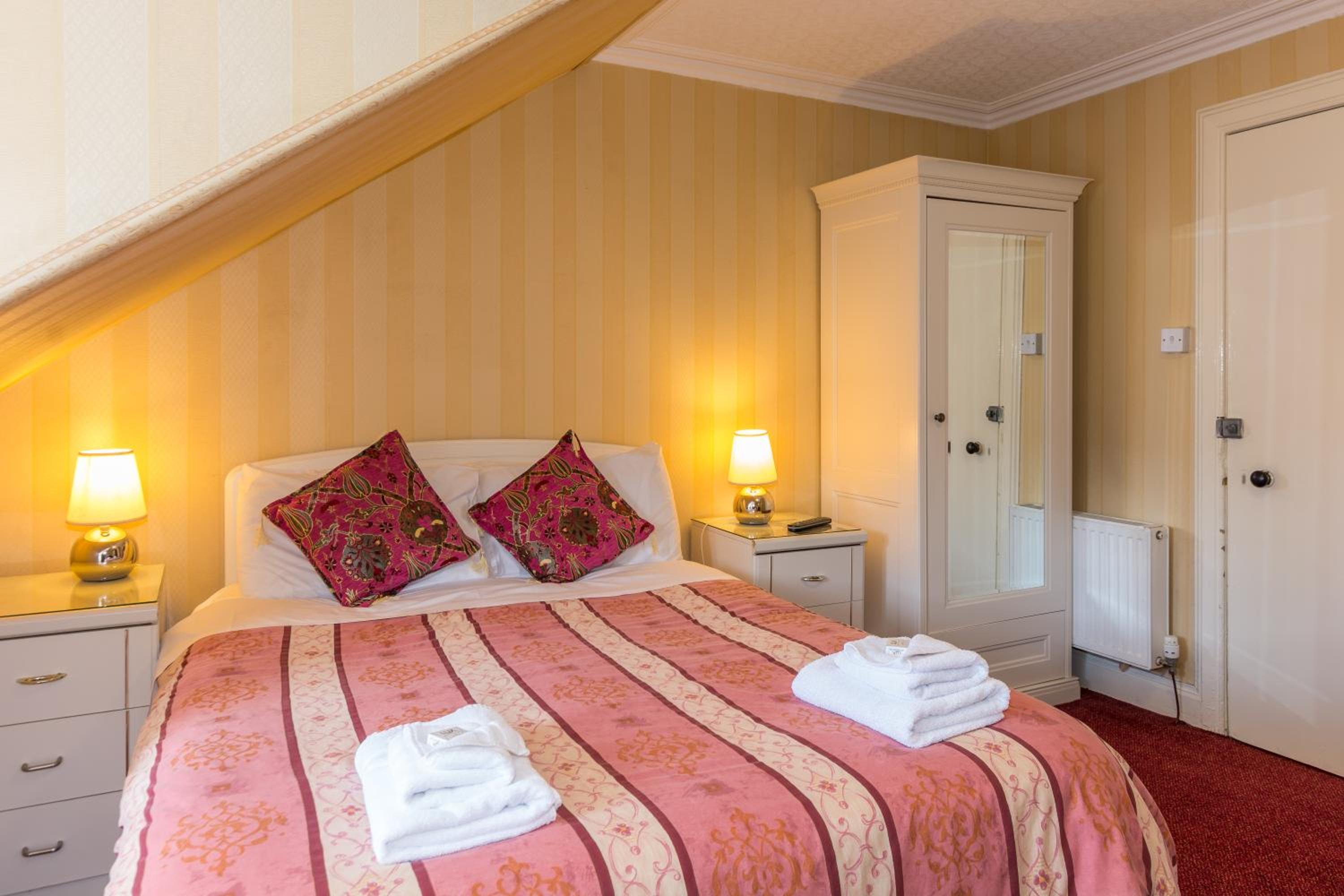 Фото Menzies Guest House