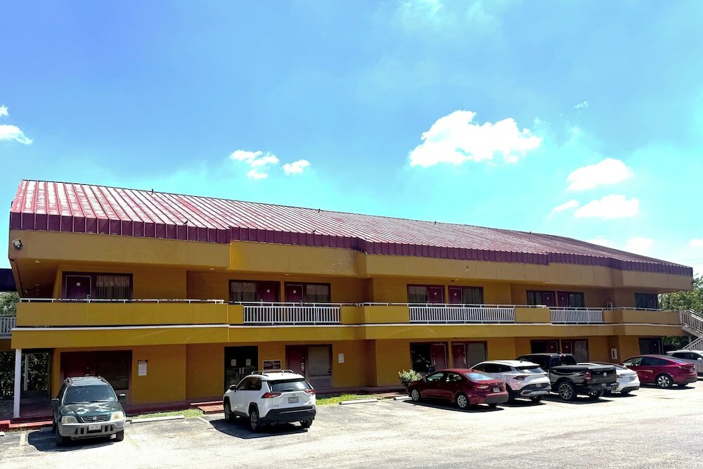 Фото Homegate Studios & Suites San Antonio Fiesta Park