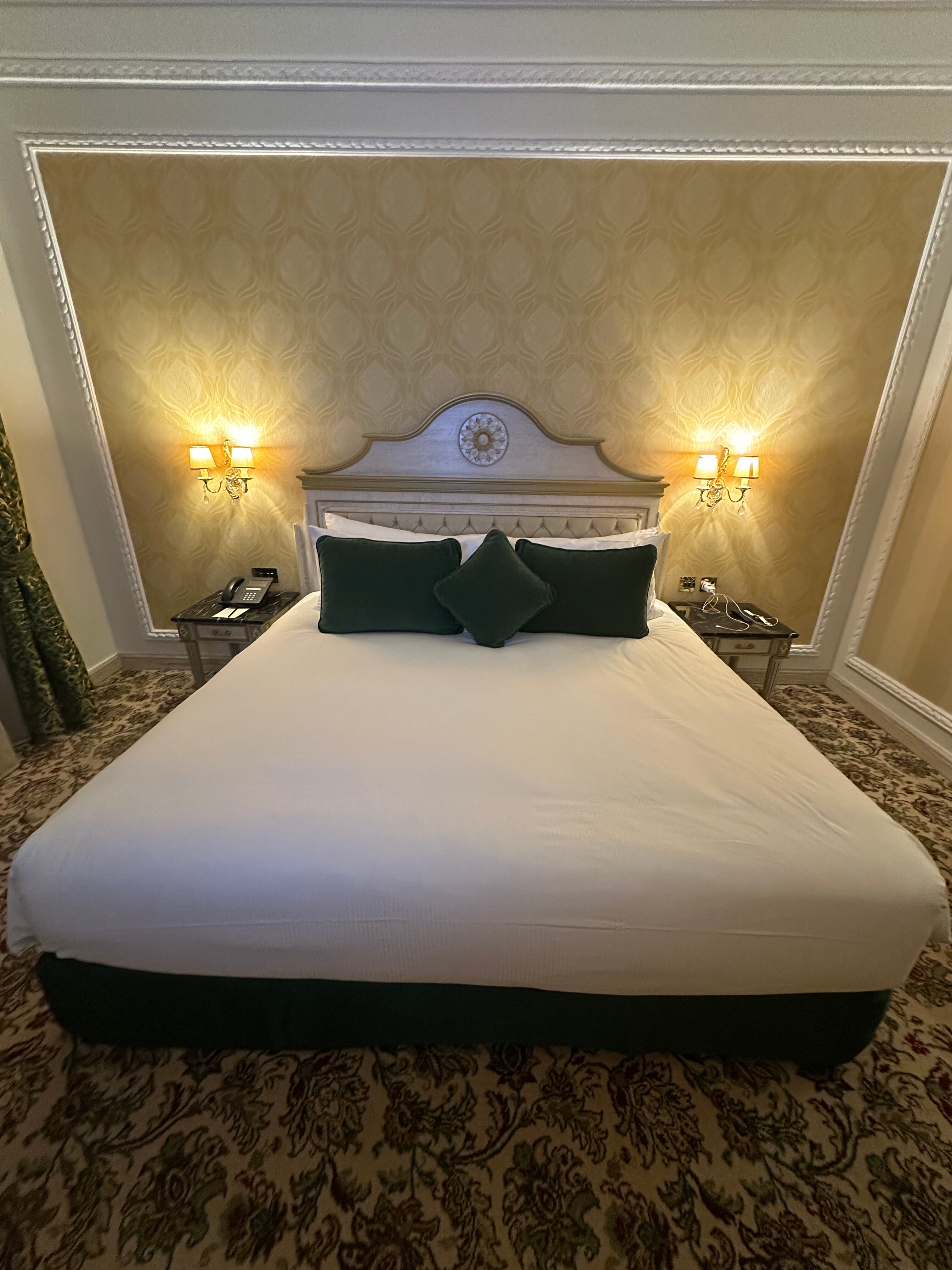 Фото Royal Rose Abu Dhabi, a Curio Collection by Hilton Affiliated Hotel