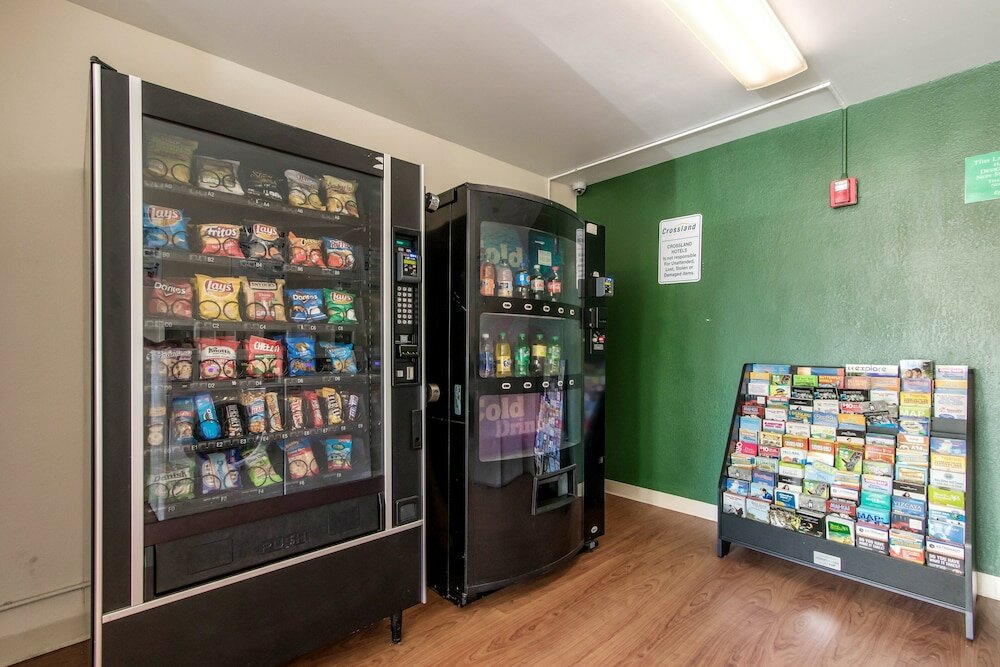 Фото HomeTowne Studios by Red Roof Fort Lauderdale