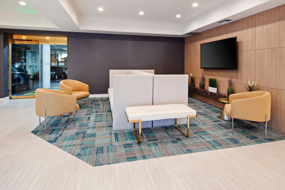 Фото Holiday Inn Express Hotel & Suites Hollywood Walk of Fame, an IHG Hotel