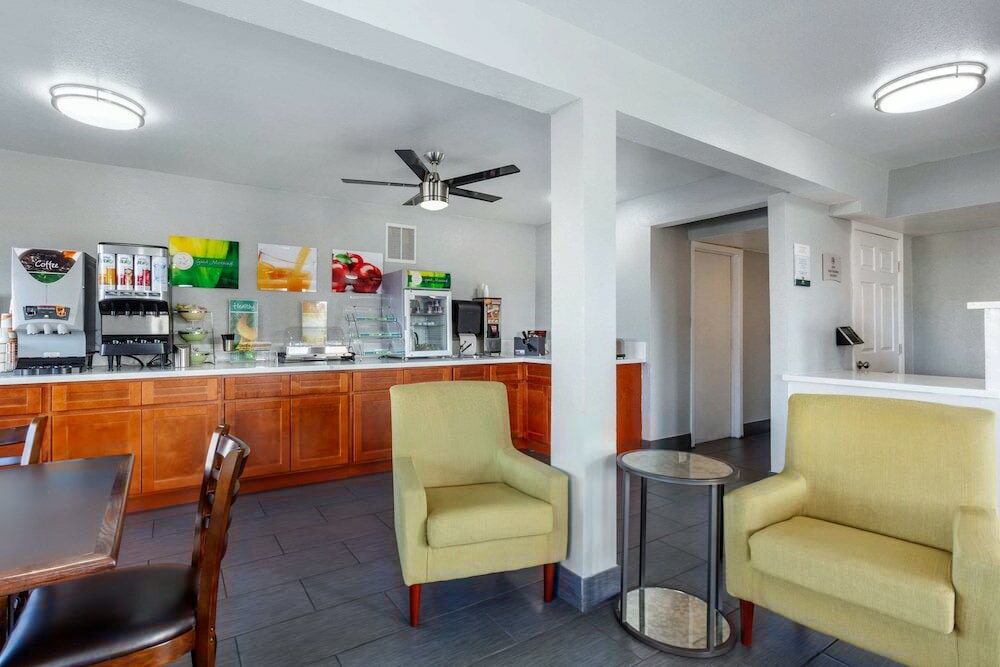 Фото Quality Inn & Suites near Downtown Mesa