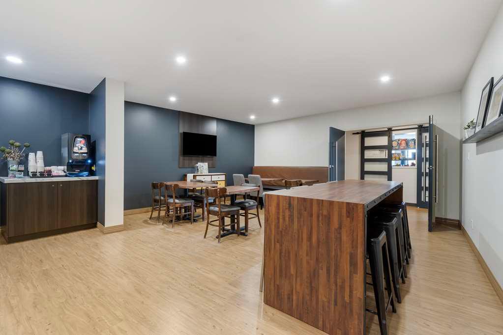 Фото Villa Inn & Suites SureStay Collection by Best Western