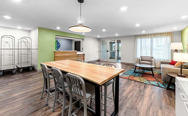 Фото Woodspring Suites Kansas City Airport