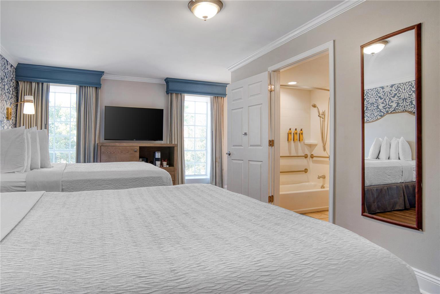 Фото Best Western Plus French Quarter Courtyard Hotel