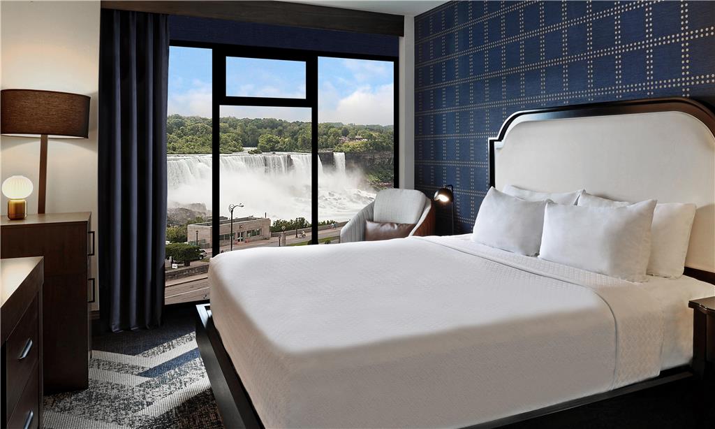Фото The Brock Niagara Falls Fallsview Tapestry by Hilton