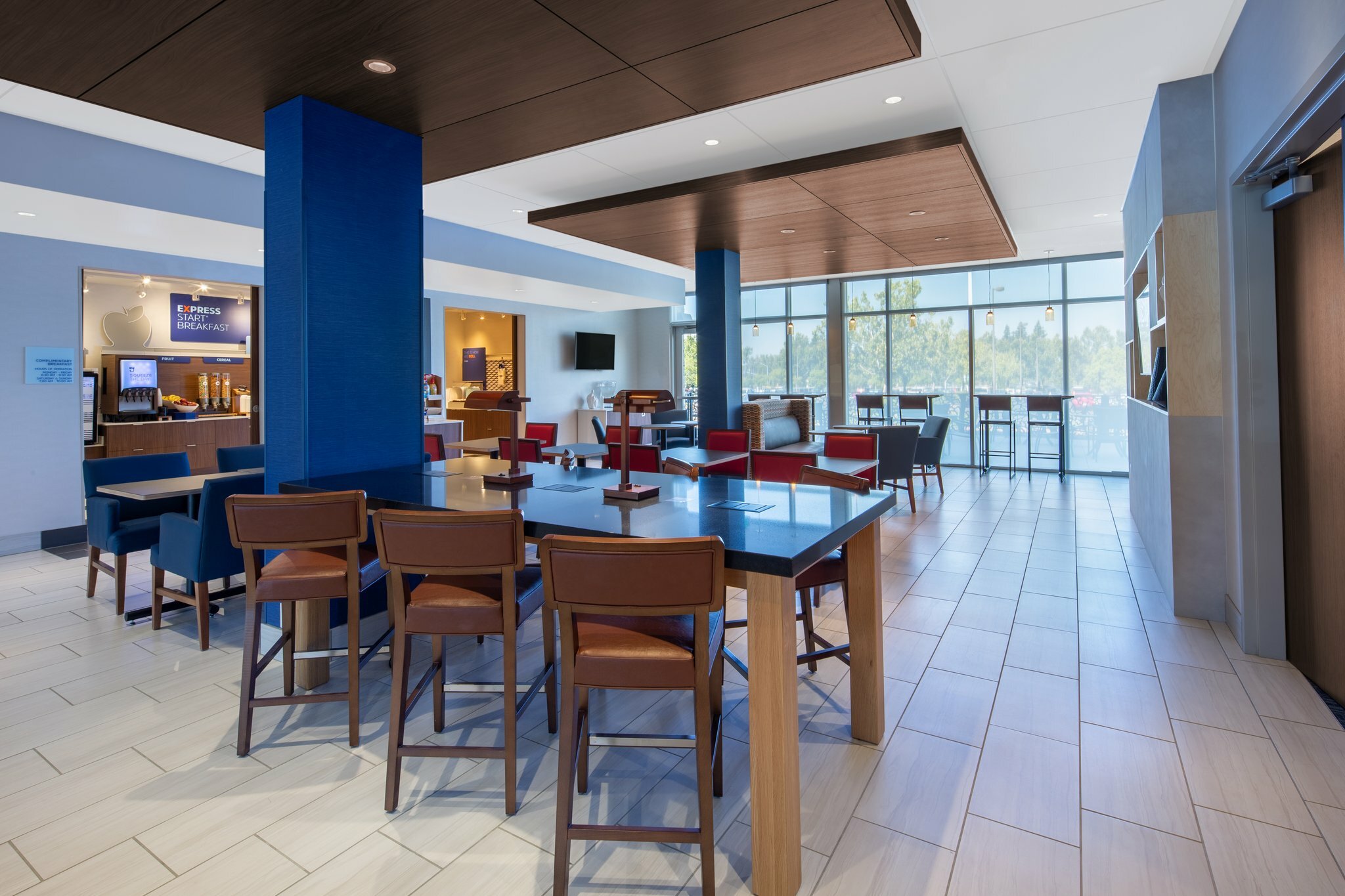 Фото Holiday Inn Express and Suites Chico