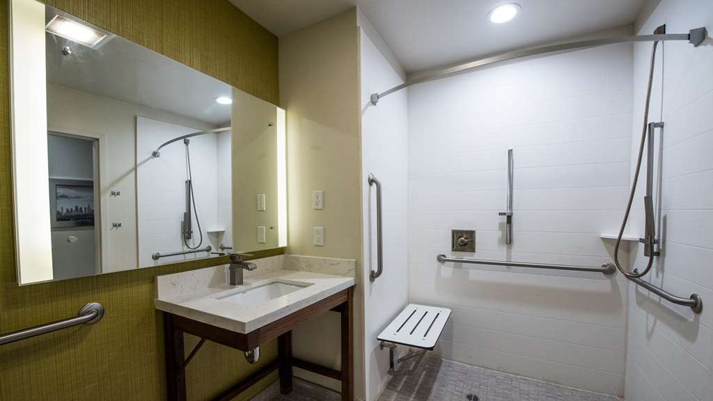Фото Best Western Plus Gardena Inn & Suites