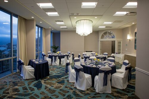 Гостиница Crowne Plaza Ventura Beach, an Ihg Hotel в Вентуре