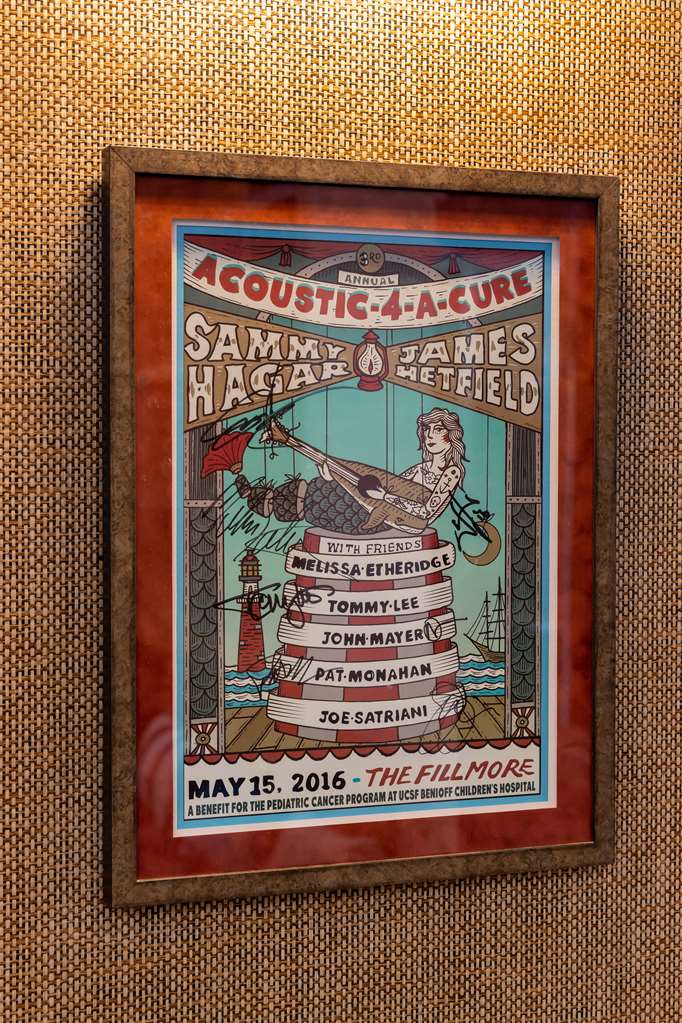 Фото The Waterfront Beach Resort, A Hilton Hotel