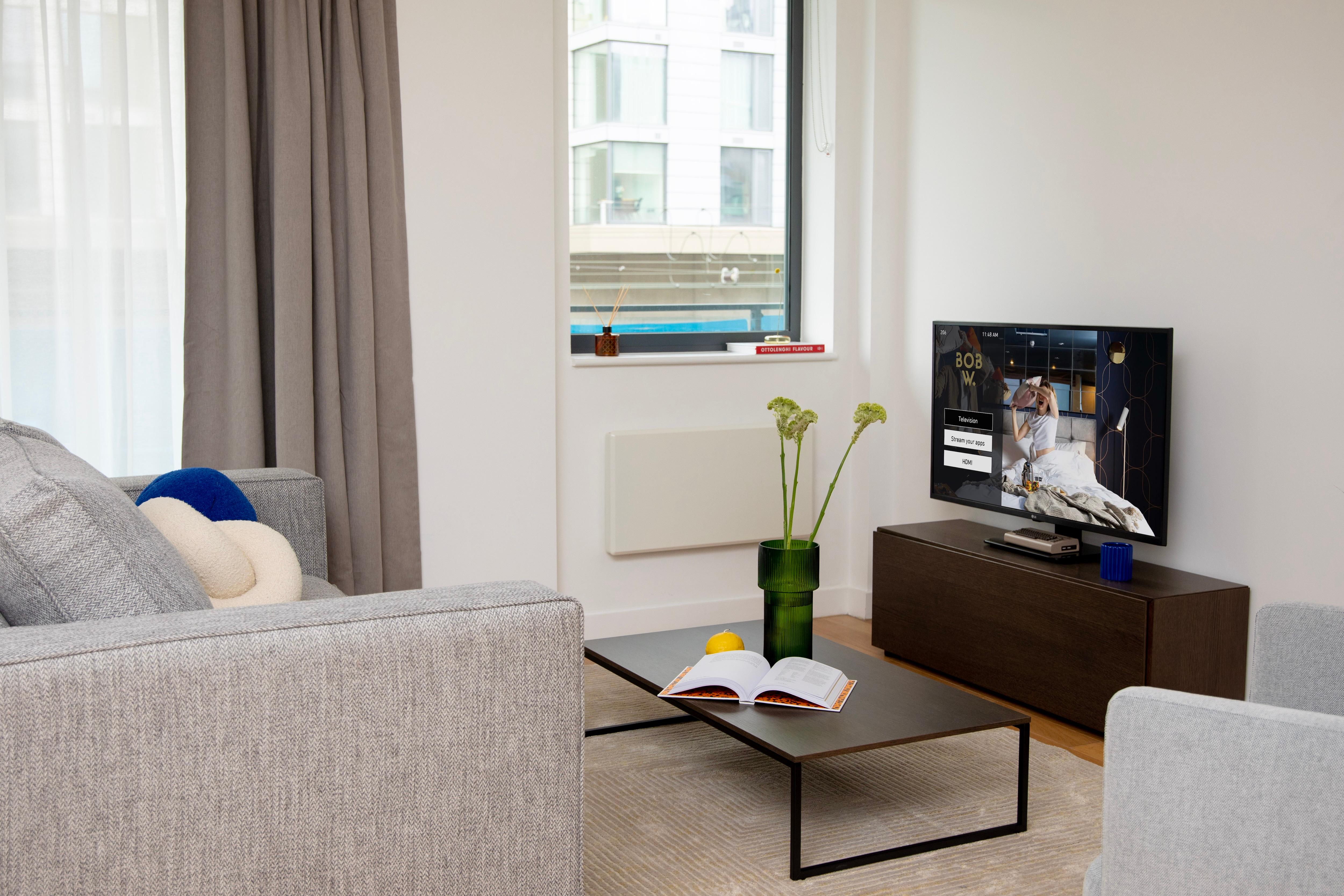 Фото Bob W Tower Hill Studios