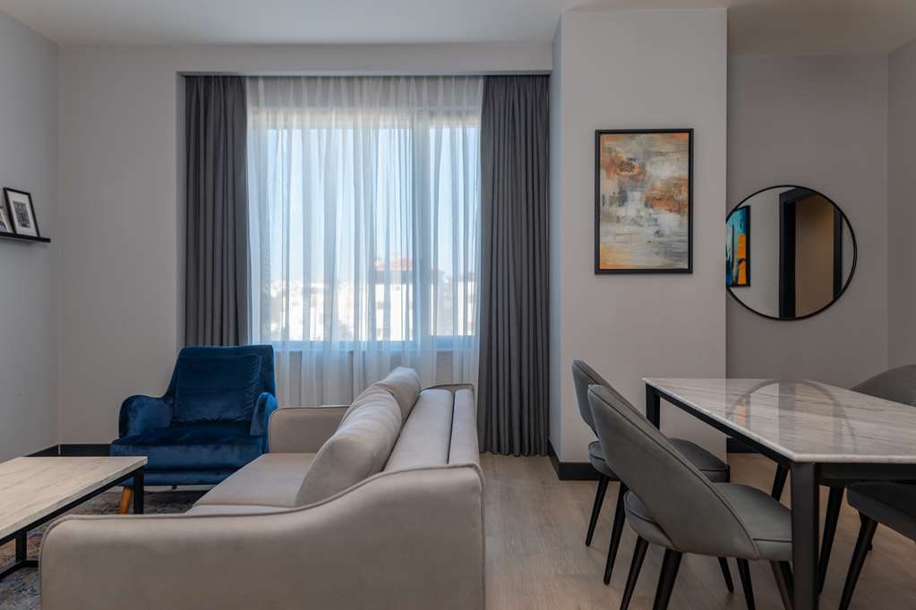 Фото Radisson Blu Hotel, Amman Galleria Mall