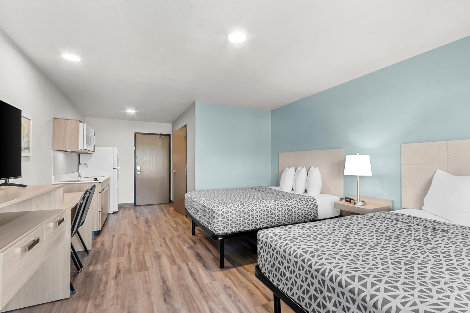 Фото WoodSpring Suites Linden