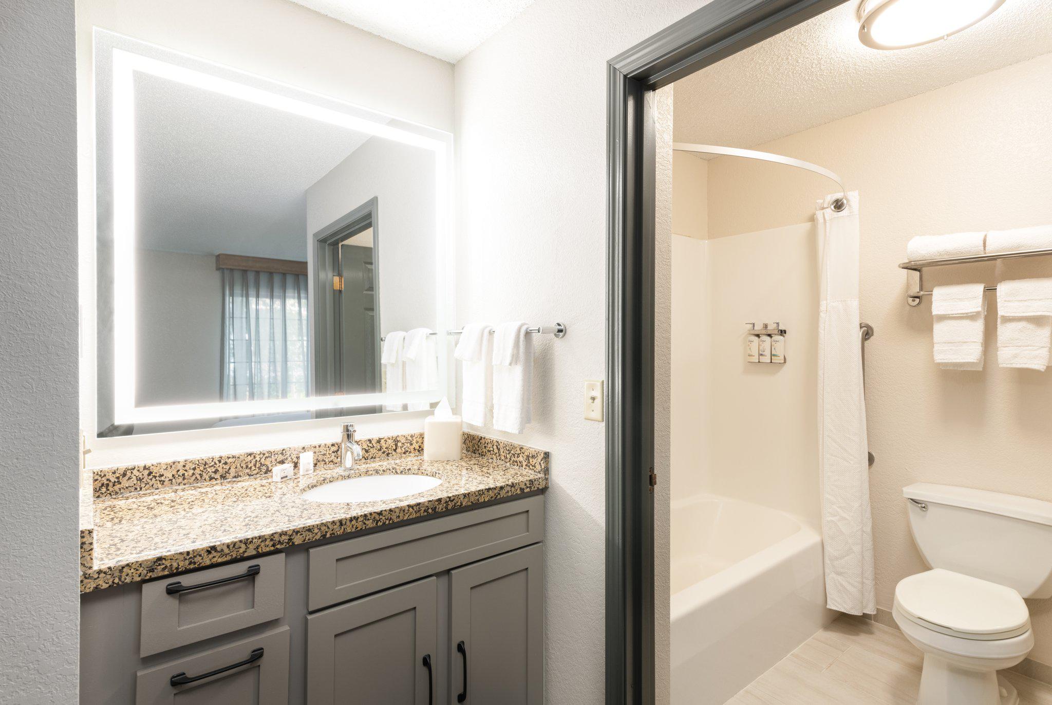 Фото Candlewood Suites Eagan Arpt South - Mall Area, an Ihg Hotel
