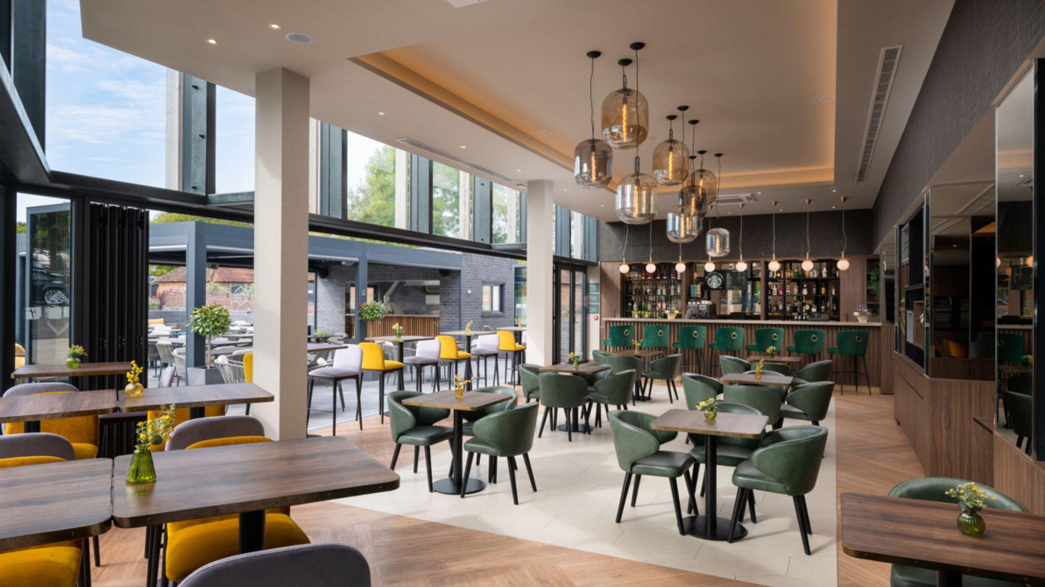 Фото Holiday Inn London Gatwick Worth