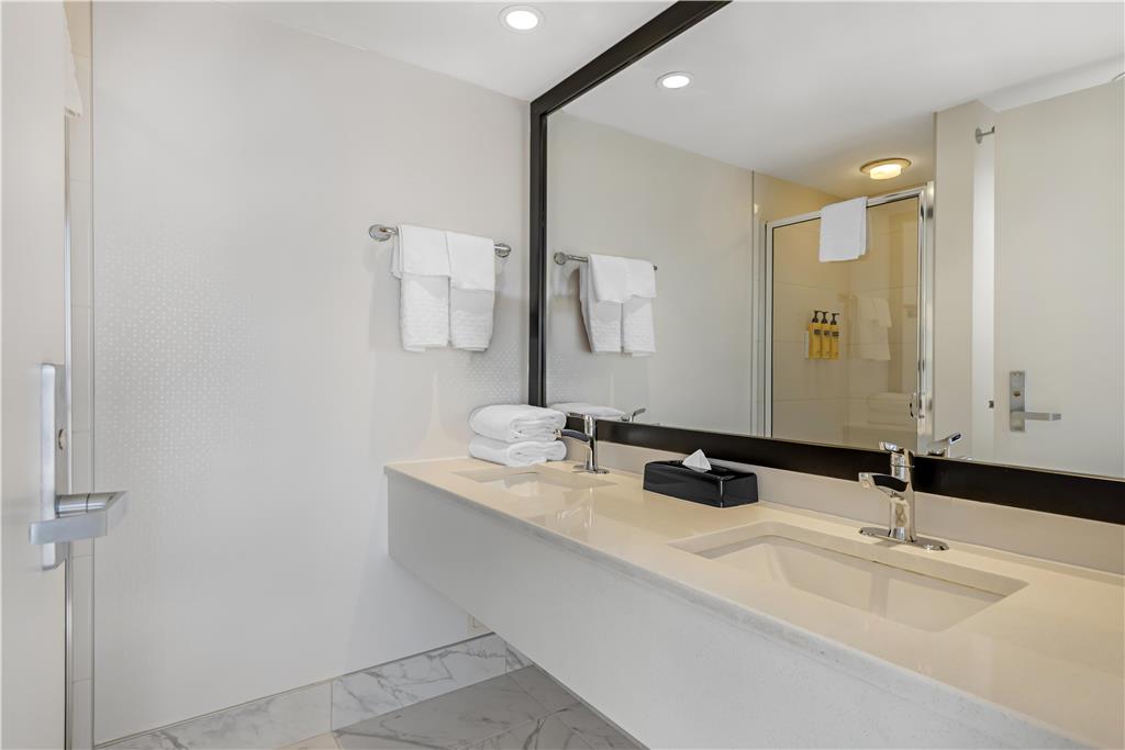 Фото Best Western Plus Suites Downtown