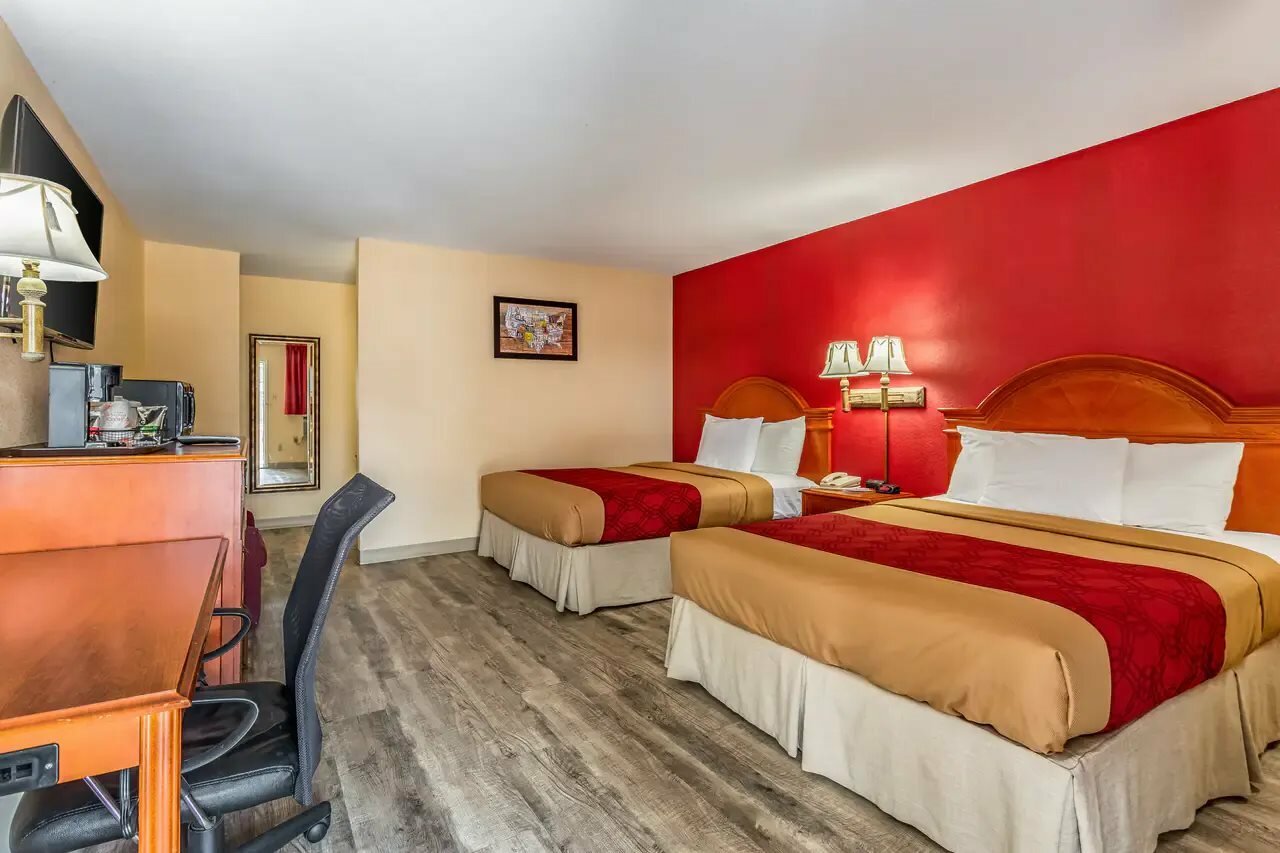 Фото Econo Lodge Inn & Suites Durango