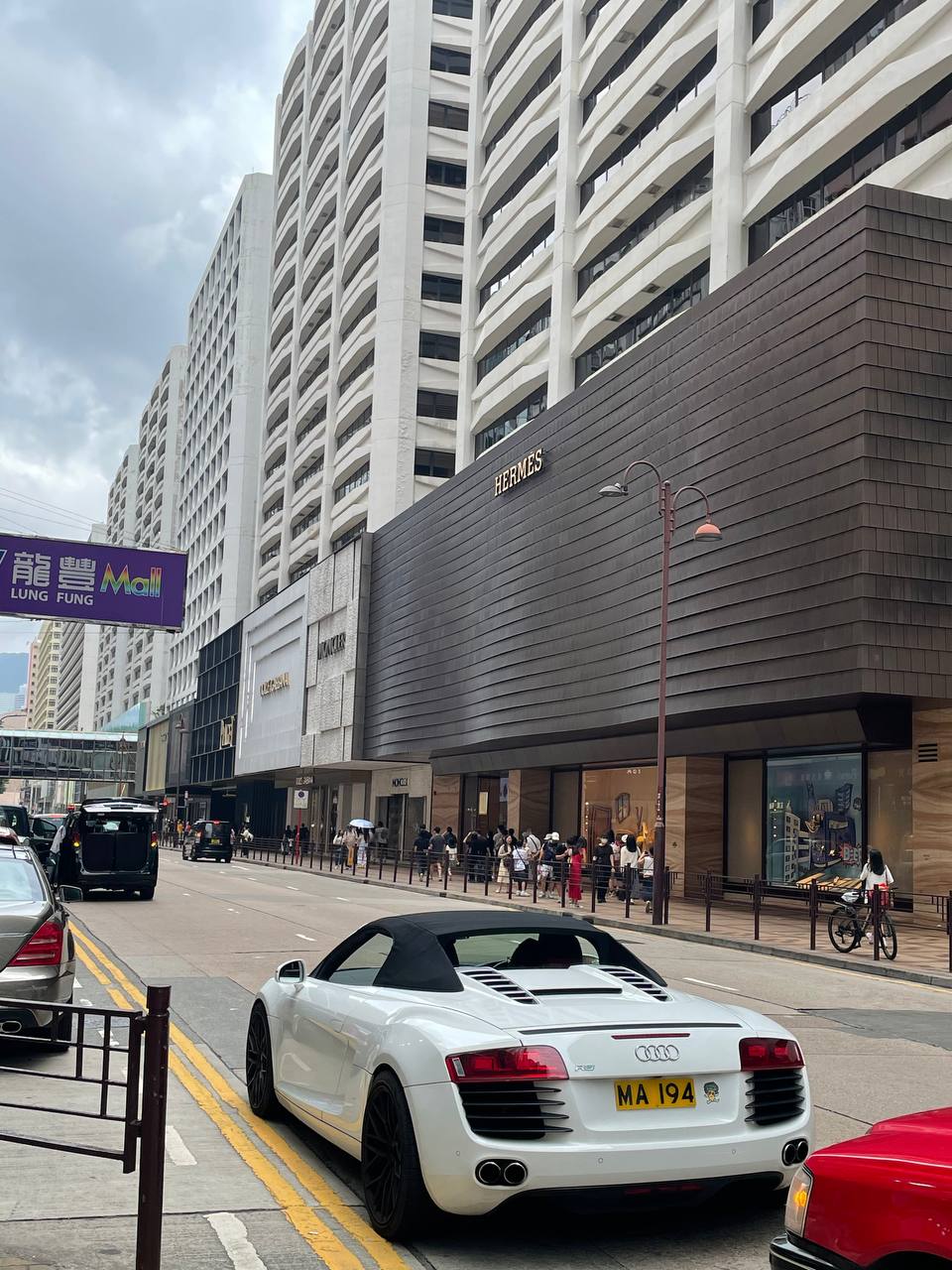 Фото The Royal Pacific Hotel and Towers