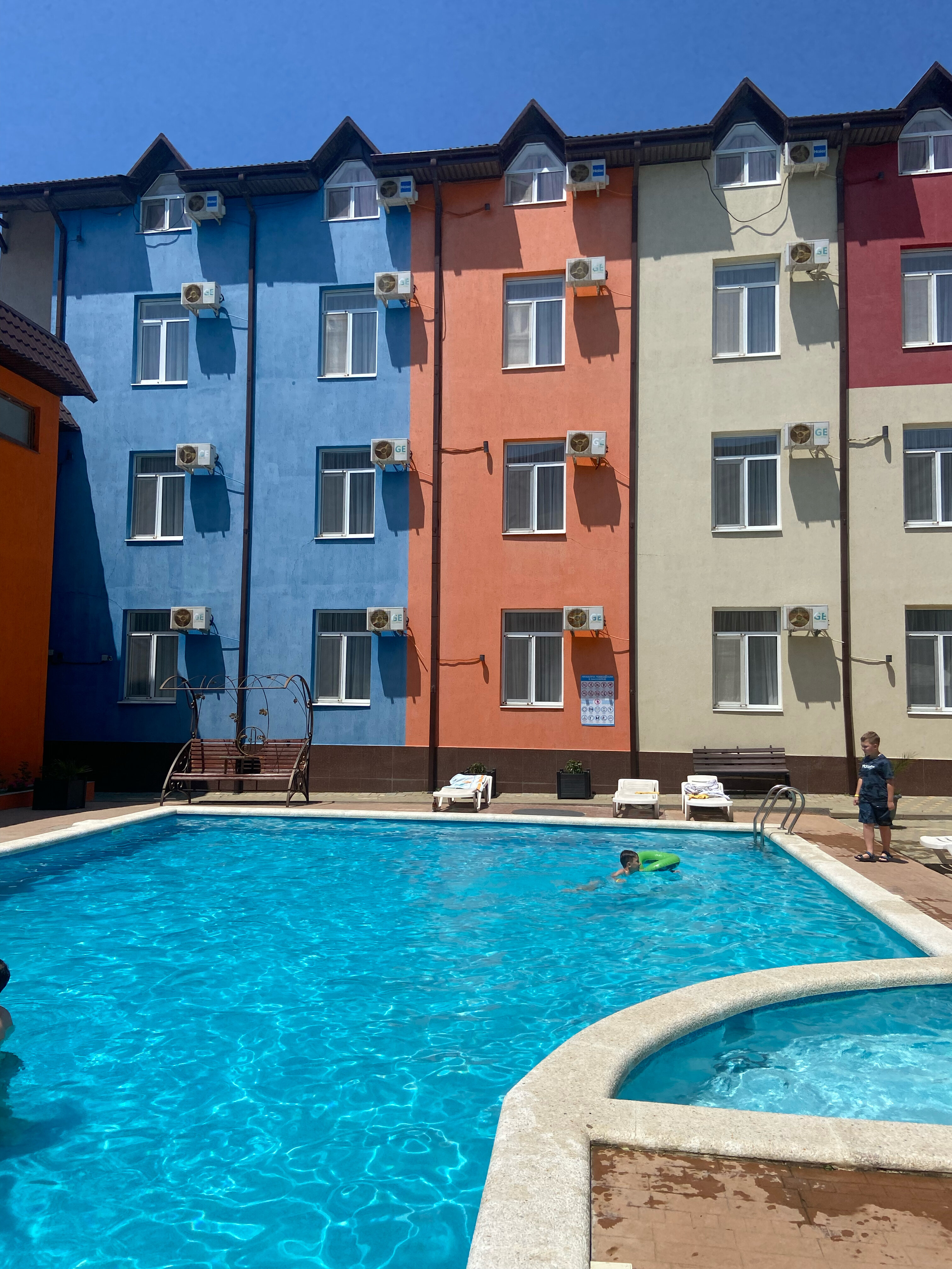 Фото отеля 2